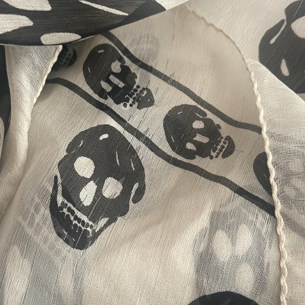 Authentic Alexander McQueen scarf - Picture 2 of 4